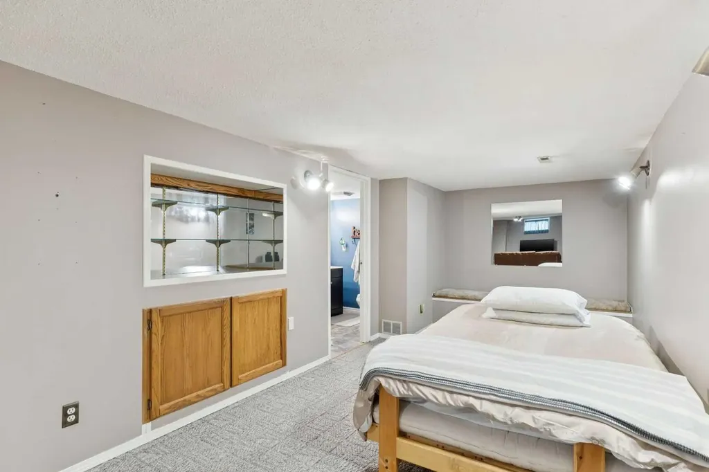 323 Ranchview Place NW Calgary AB T3G 1J8