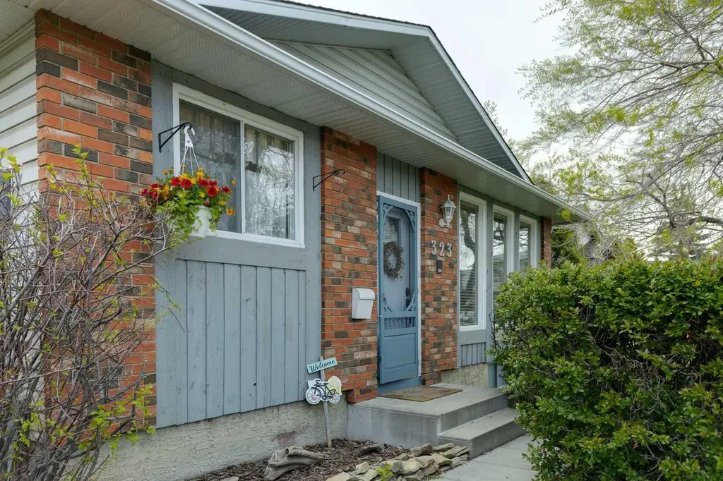 323 Ranchview Place NW Calgary AB T3G 1J8