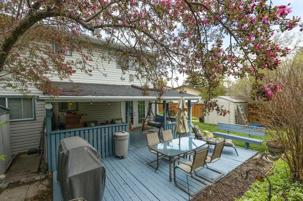 323 Ranchview Place NW Calgary AB T3G 1J8