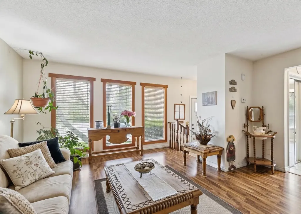 323 Ranchview Place NW Calgary AB T3G 1J8
