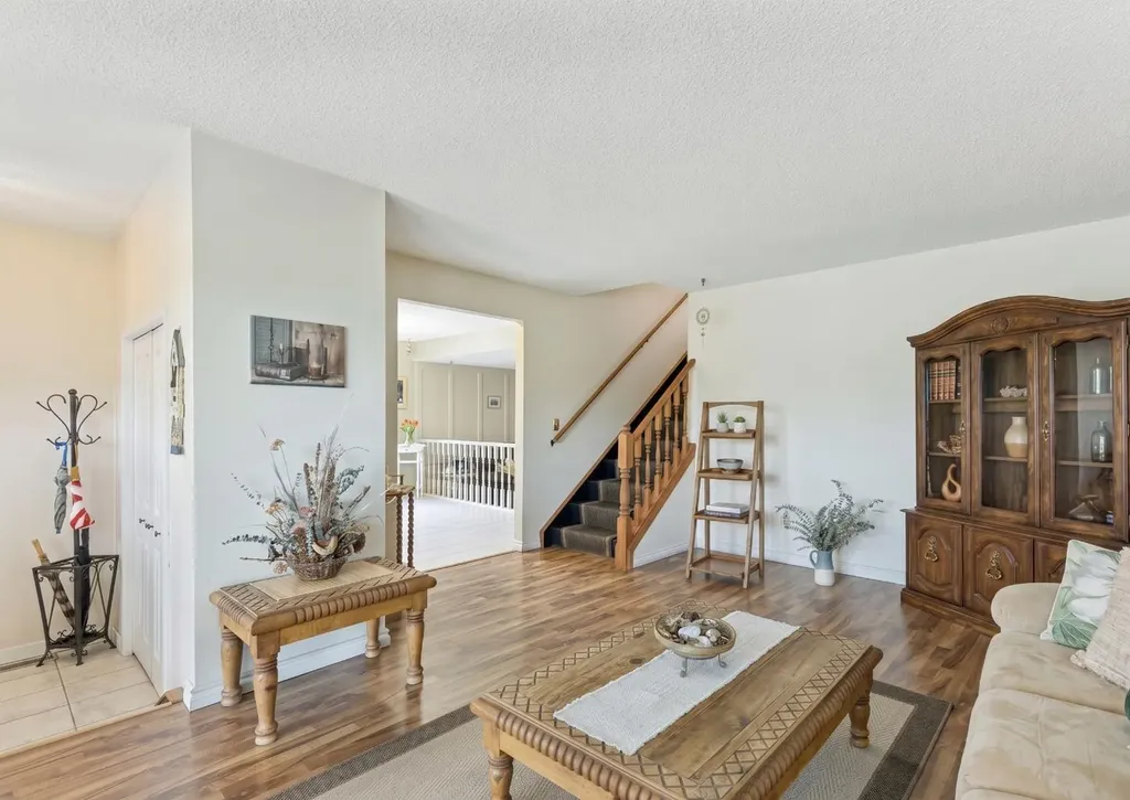 323 Ranchview Place NW Calgary AB T3G 1J8