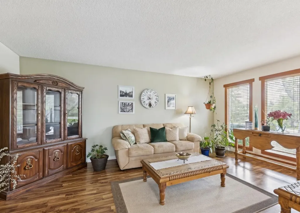 323 Ranchview Place NW Calgary AB T3G 1J8