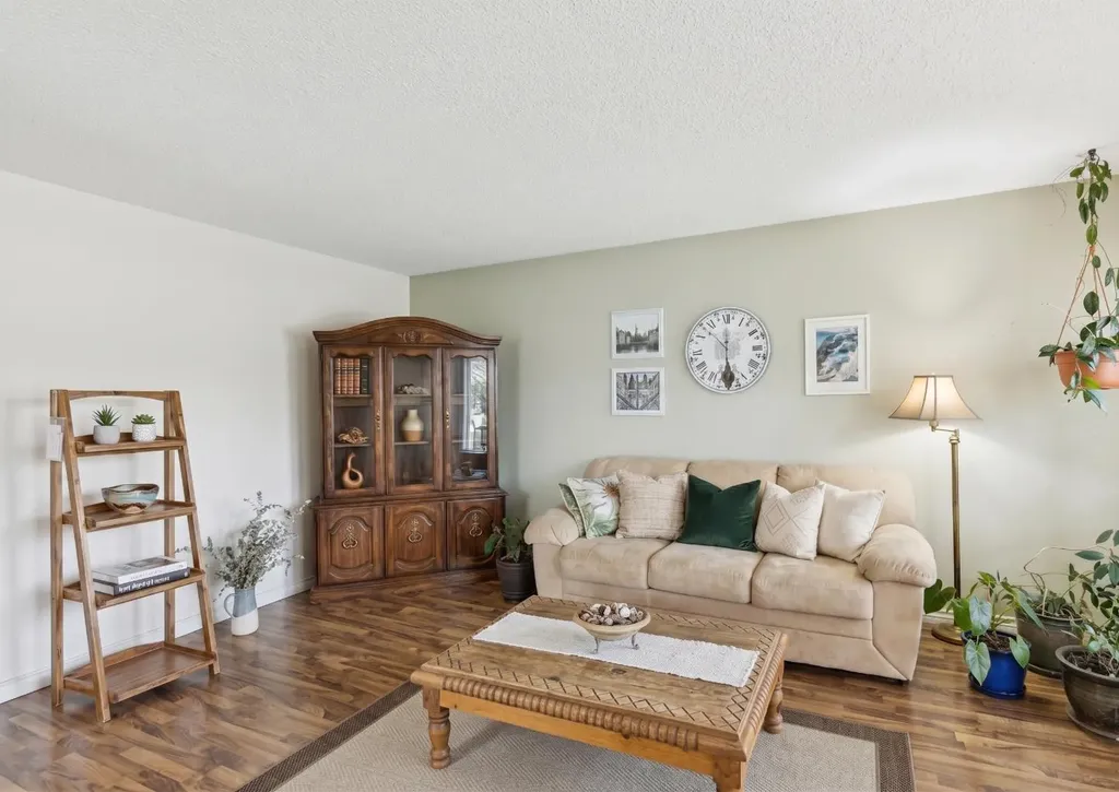 323 Ranchview Place NW Calgary AB T3G 1J8