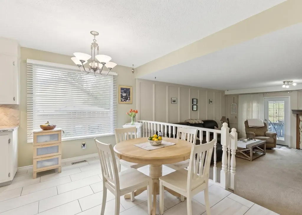 323 Ranchview Place NW Calgary AB T3G 1J8