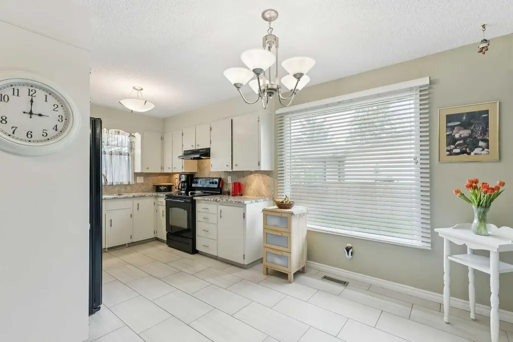 323 Ranchview Place NW Calgary AB T3G 1J8