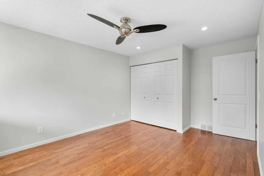 124 Bergen Crescent NW Calgary AB T3K1J8