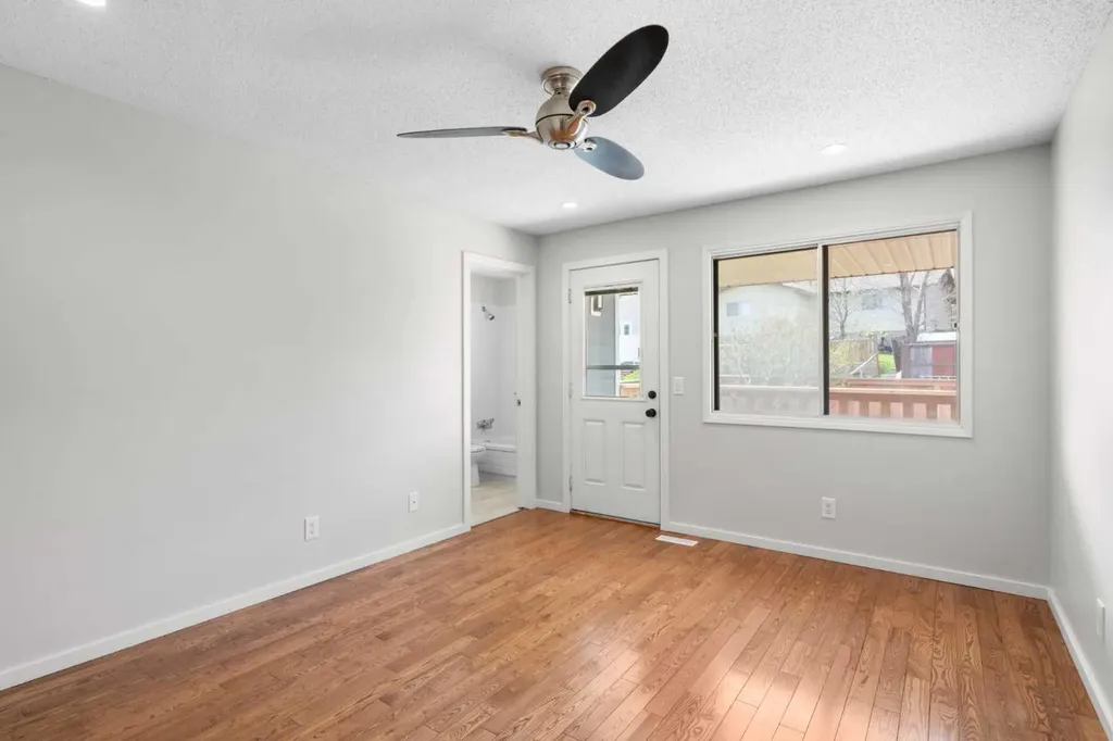 124 Bergen Crescent NW Calgary AB T3K1J8