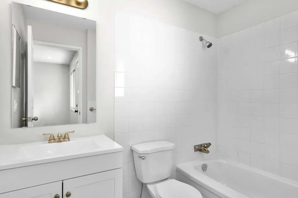 124 Bergen Crescent NW Calgary AB T3K1J8