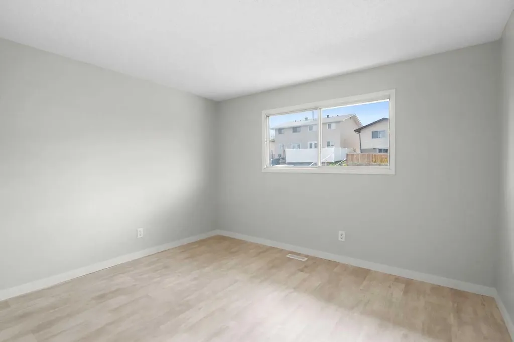 124 Bergen Crescent NW Calgary AB T3K1J8