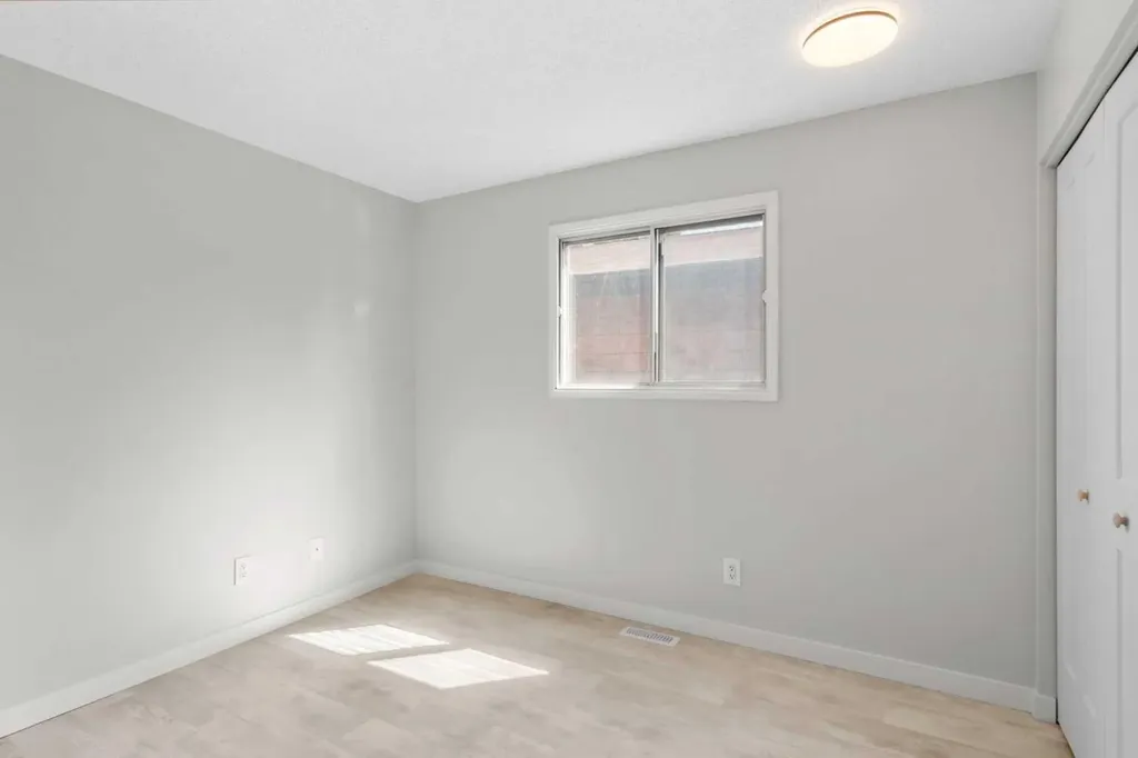 124 Bergen Crescent NW Calgary AB T3K1J8