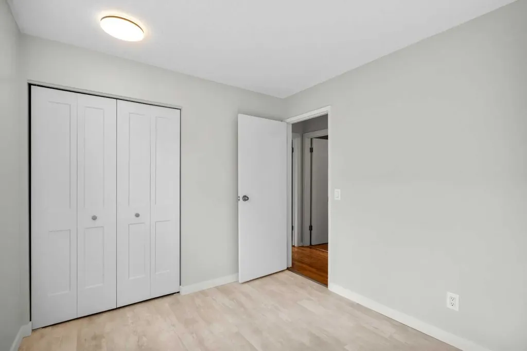 124 Bergen Crescent NW Calgary AB T3K1J8