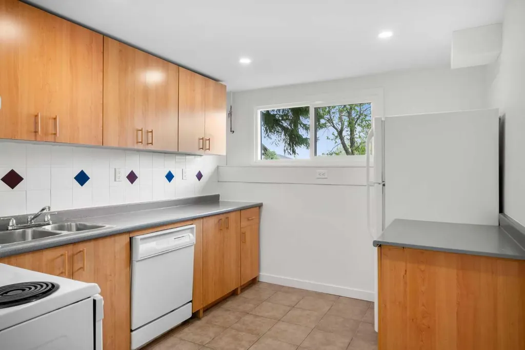 124 Bergen Crescent NW Calgary AB T3K1J8