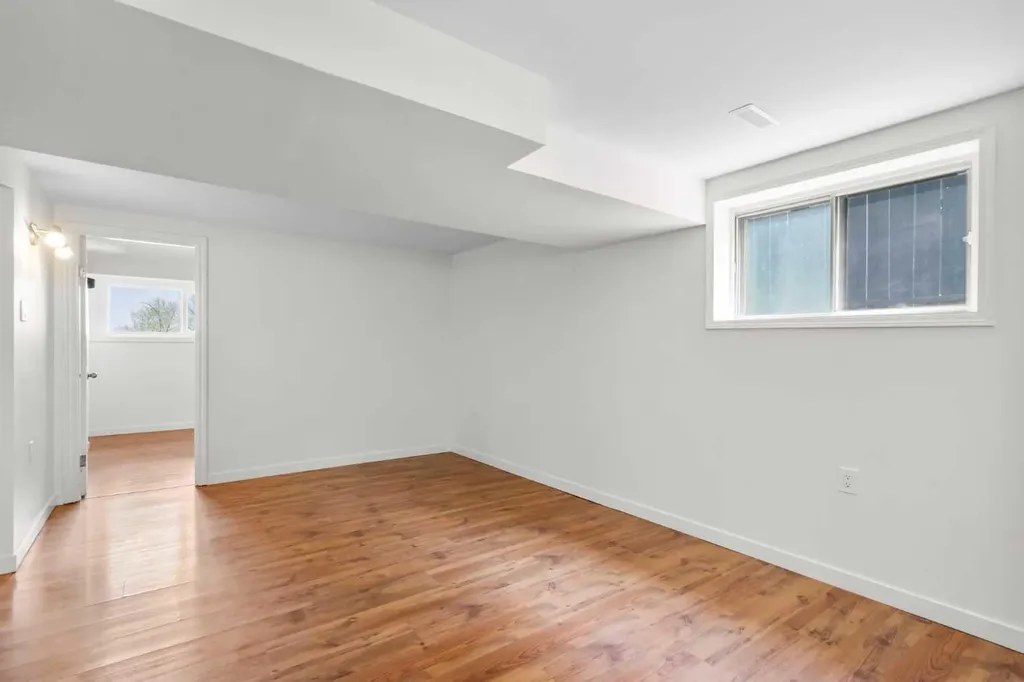 124 Bergen Crescent NW Calgary AB T3K1J8