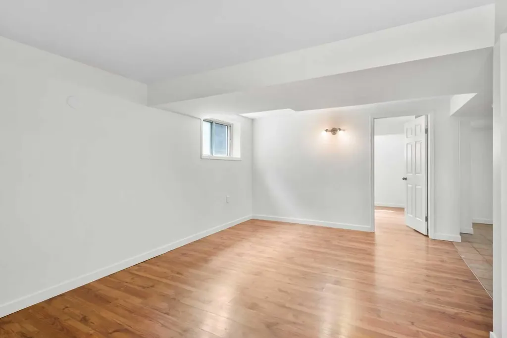 124 Bergen Crescent NW Calgary AB T3K1J8