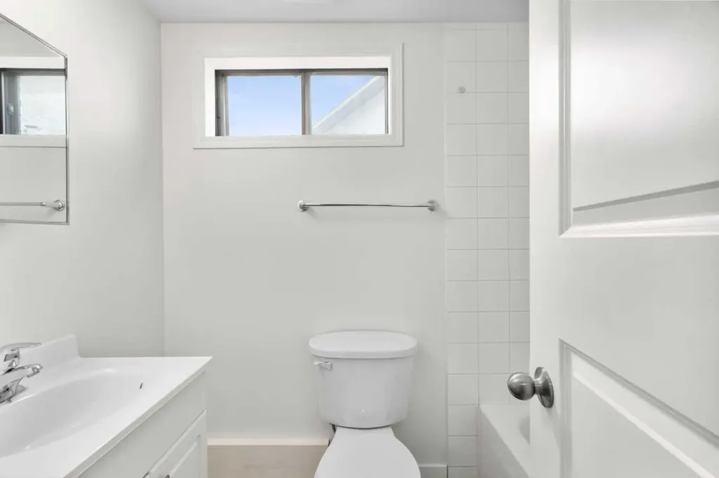 124 Bergen Crescent NW Calgary AB T3K1J8