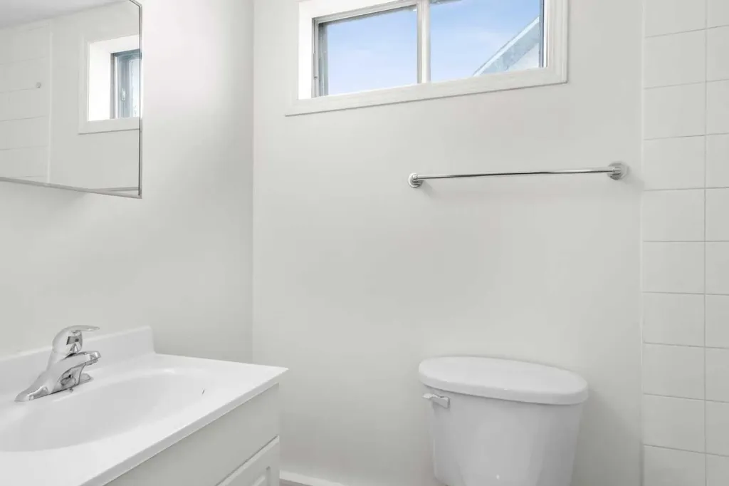124 Bergen Crescent NW Calgary AB T3K1J8
