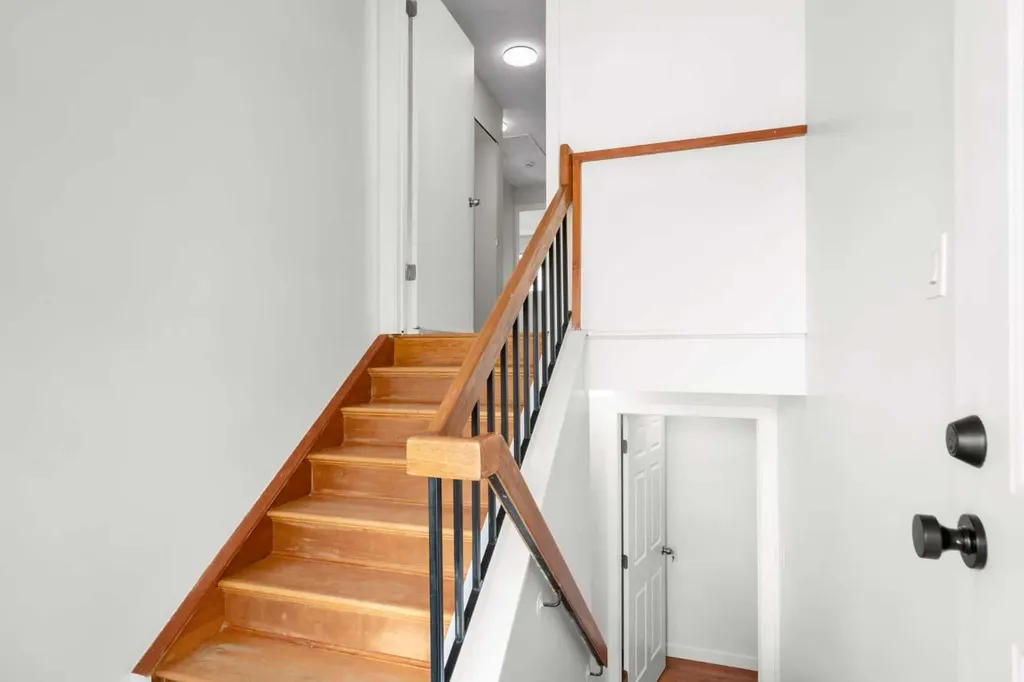124 Bergen Crescent NW Calgary AB T3K1J8