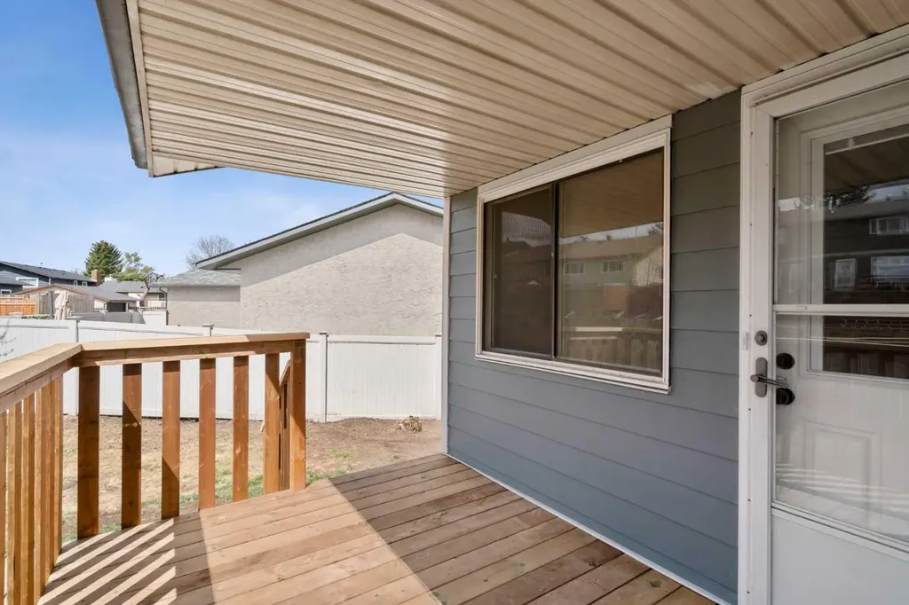 124 Bergen Crescent NW Calgary AB T3K1J8