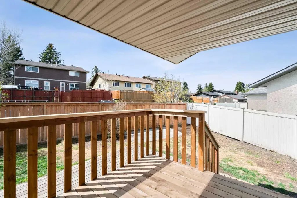 124 Bergen Crescent NW Calgary AB T3K1J8