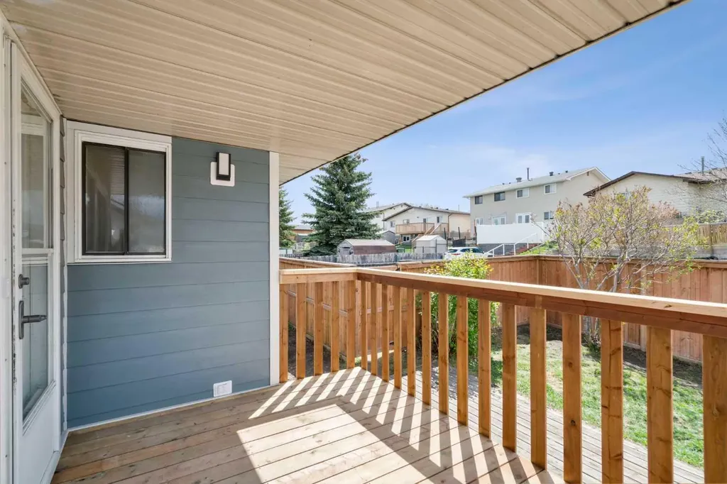 124 Bergen Crescent NW Calgary AB T3K1J8