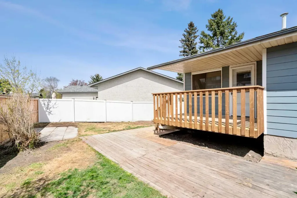 124 Bergen Crescent NW Calgary AB T3K1J8
