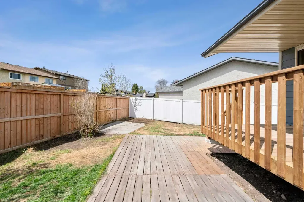 124 Bergen Crescent NW Calgary AB T3K1J8
