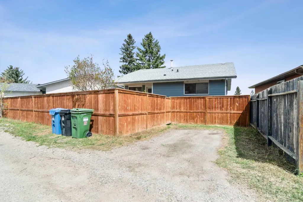 124 Bergen Crescent NW Calgary AB T3K1J8