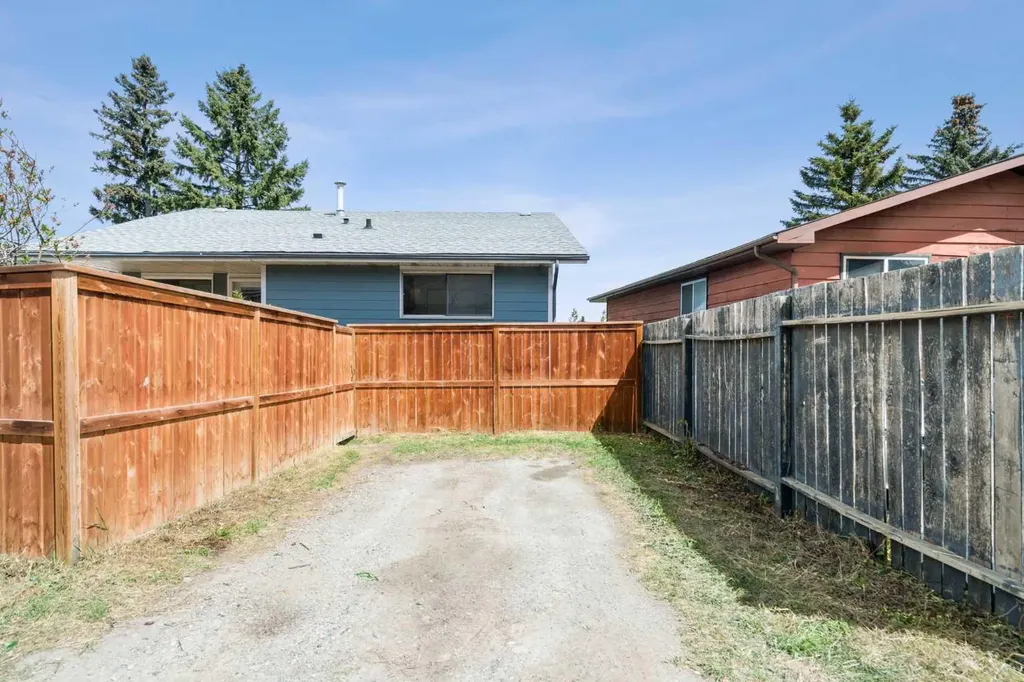 124 Bergen Crescent NW Calgary AB T3K1J8