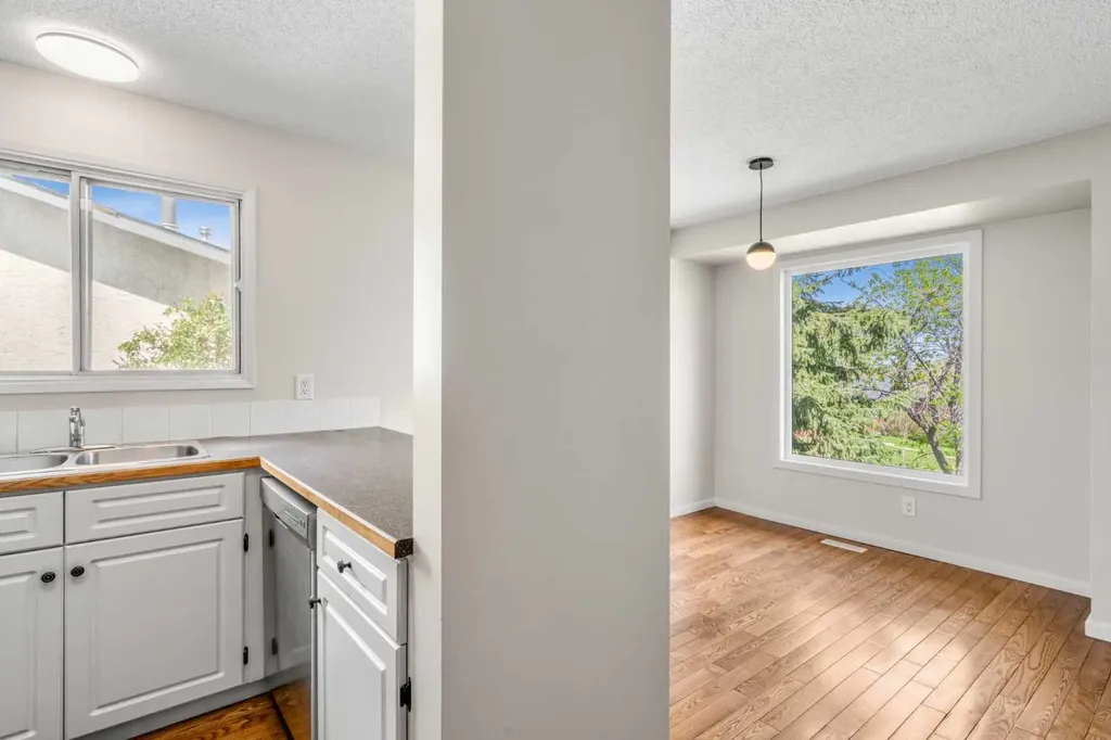 124 Bergen Crescent NW Calgary AB T3K1J8