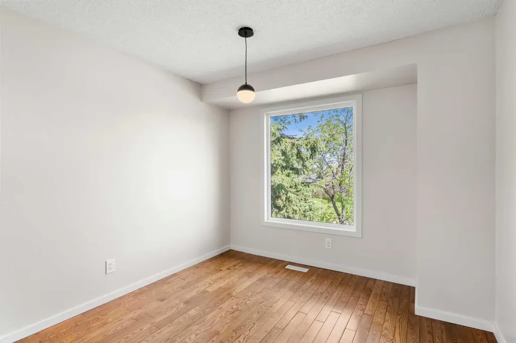 124 Bergen Crescent NW Calgary AB T3K1J8