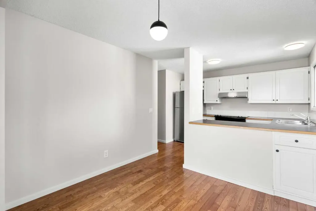124 Bergen Crescent NW Calgary AB T3K1J8