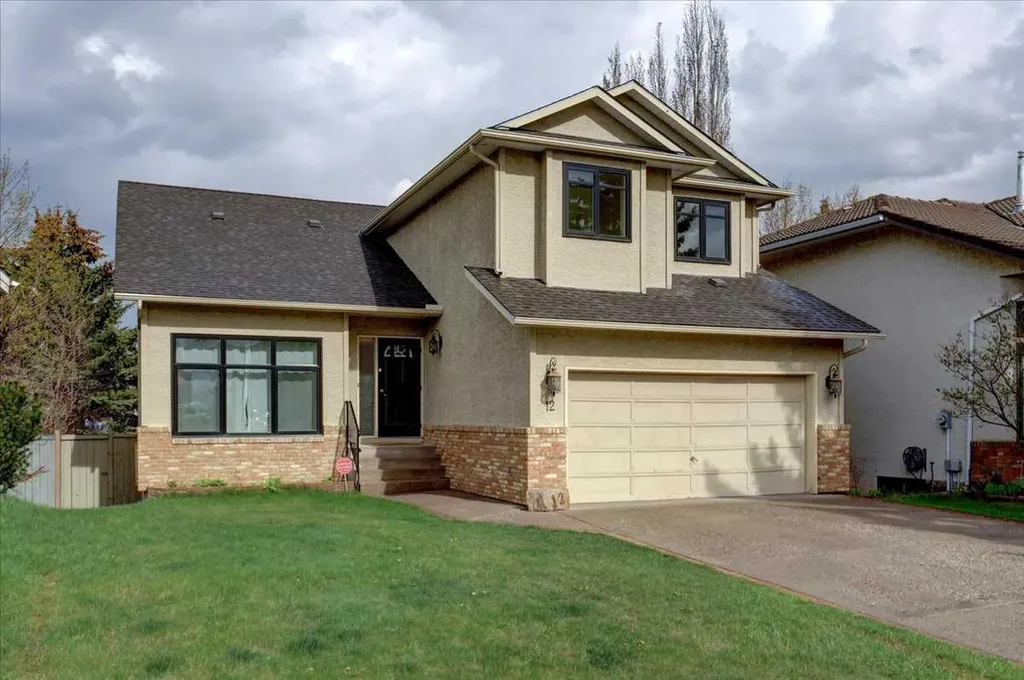 12 Signal Ridge Court SW Calgary AB T3H 3G1