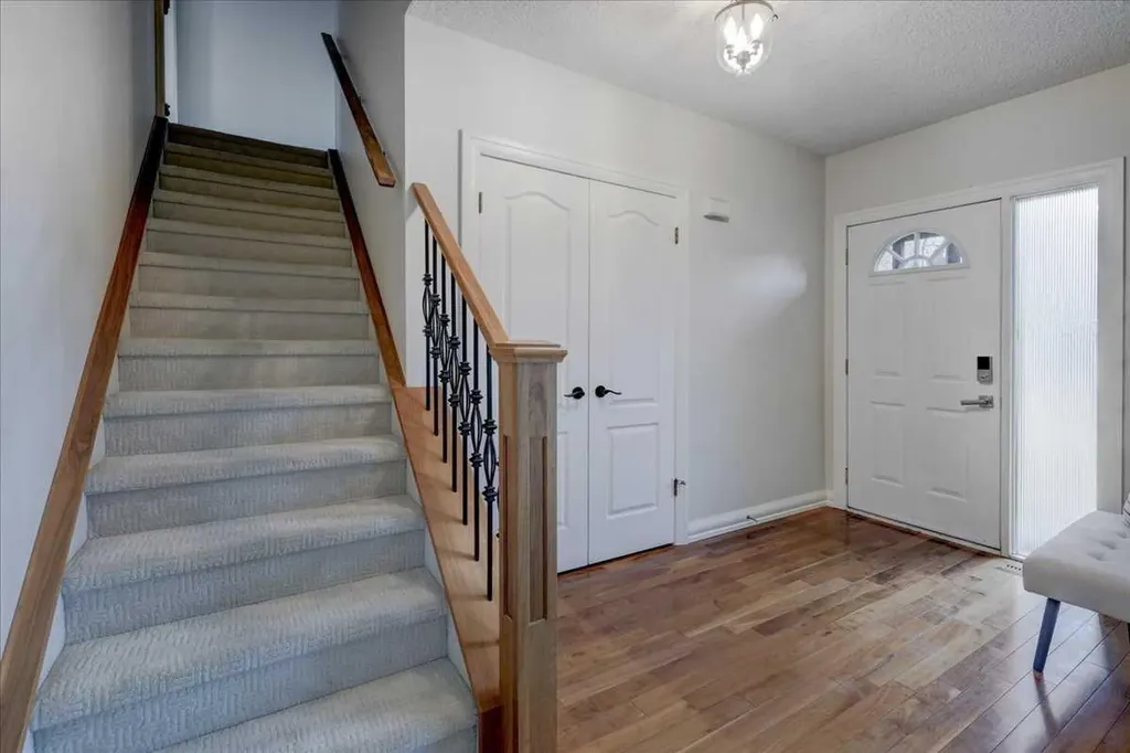 12 Signal Ridge Court SW Calgary AB T3H 3G1