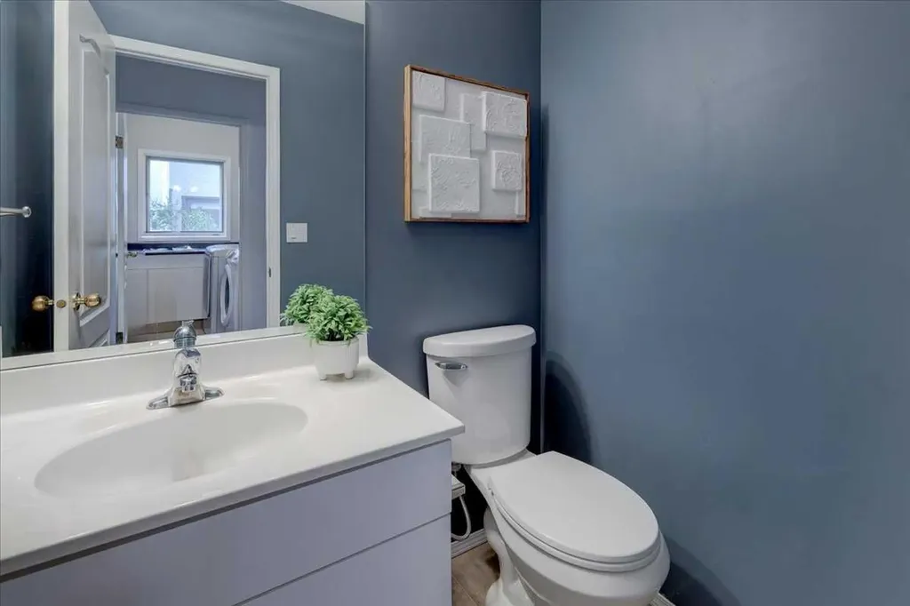 12 Signal Ridge Court SW Calgary AB T3H 3G1