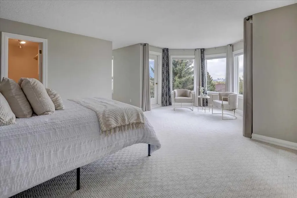 12 Signal Ridge Court SW Calgary AB T3H 3G1