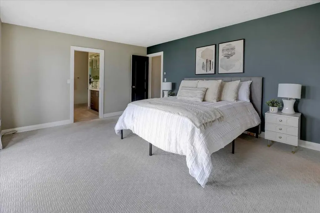 12 Signal Ridge Court SW Calgary AB T3H 3G1