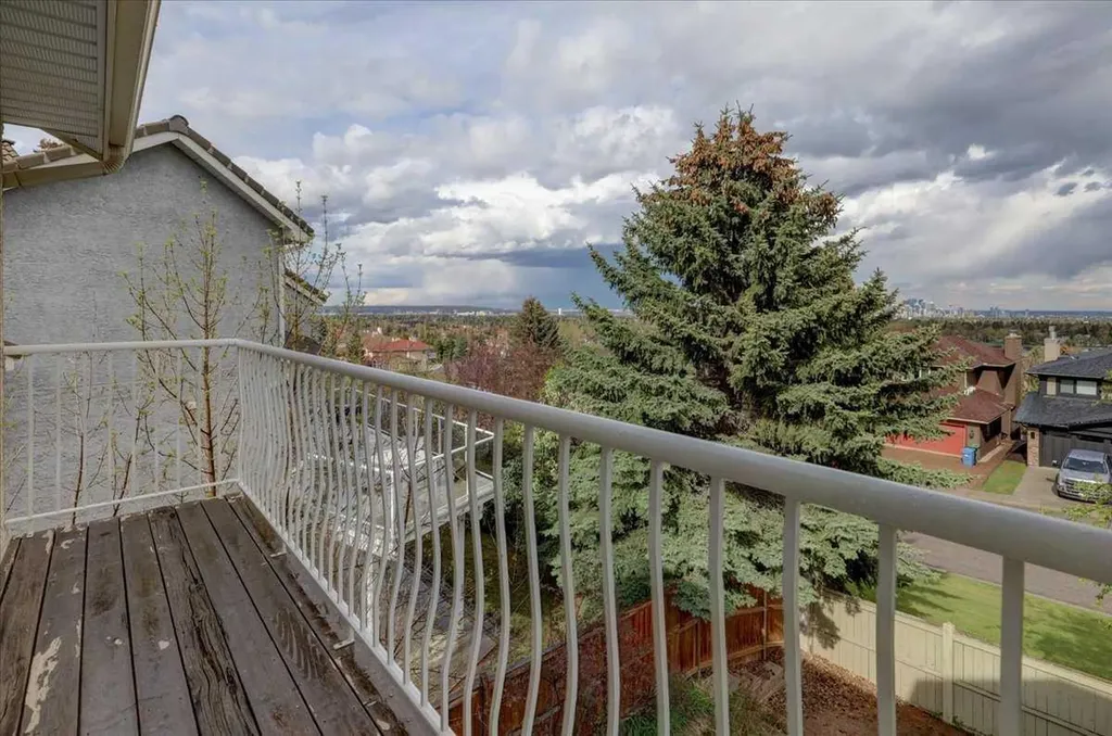 12 Signal Ridge Court SW Calgary AB T3H 3G1