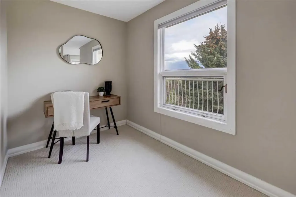 12 Signal Ridge Court SW Calgary AB T3H 3G1