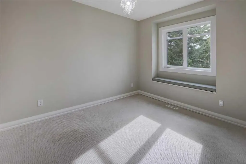 12 Signal Ridge Court SW Calgary AB T3H 3G1
