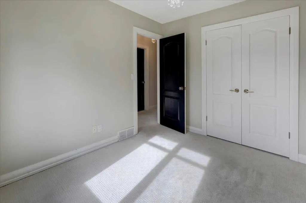 12 Signal Ridge Court SW Calgary AB T3H 3G1