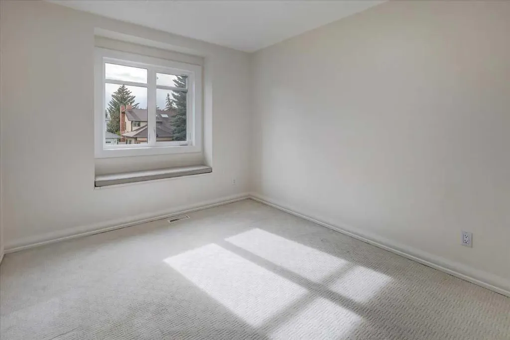 12 Signal Ridge Court SW Calgary AB T3H 2J7