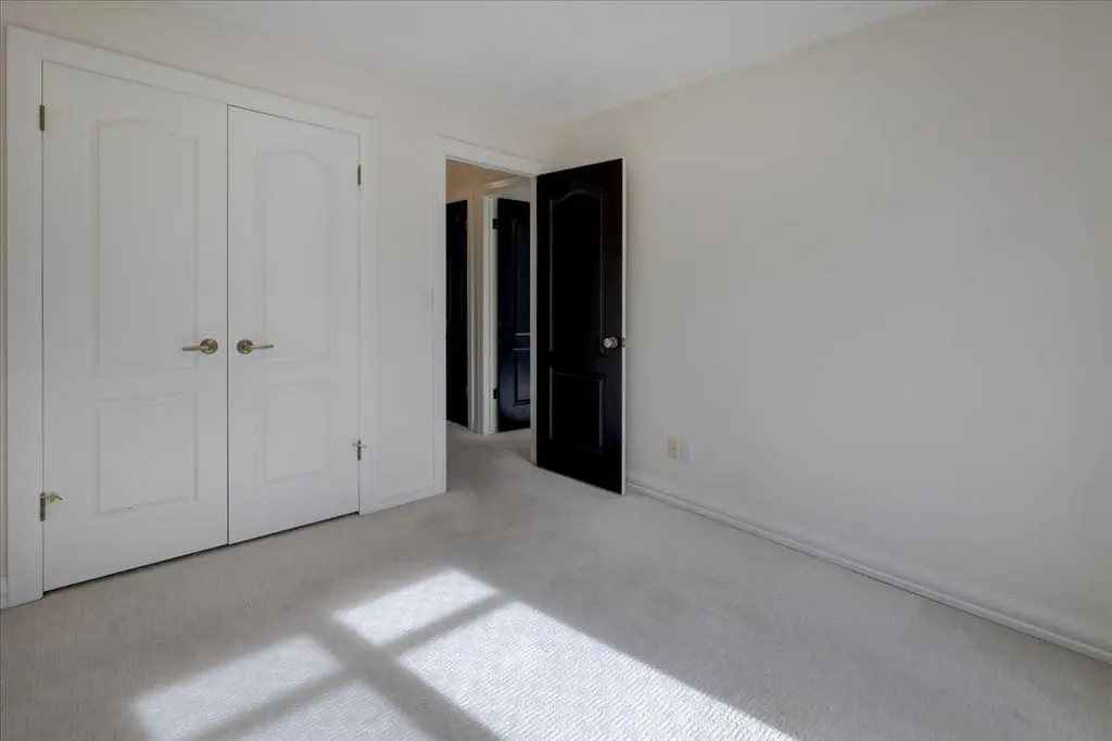 12 Signal Ridge Court SW Calgary AB T3H 3G1