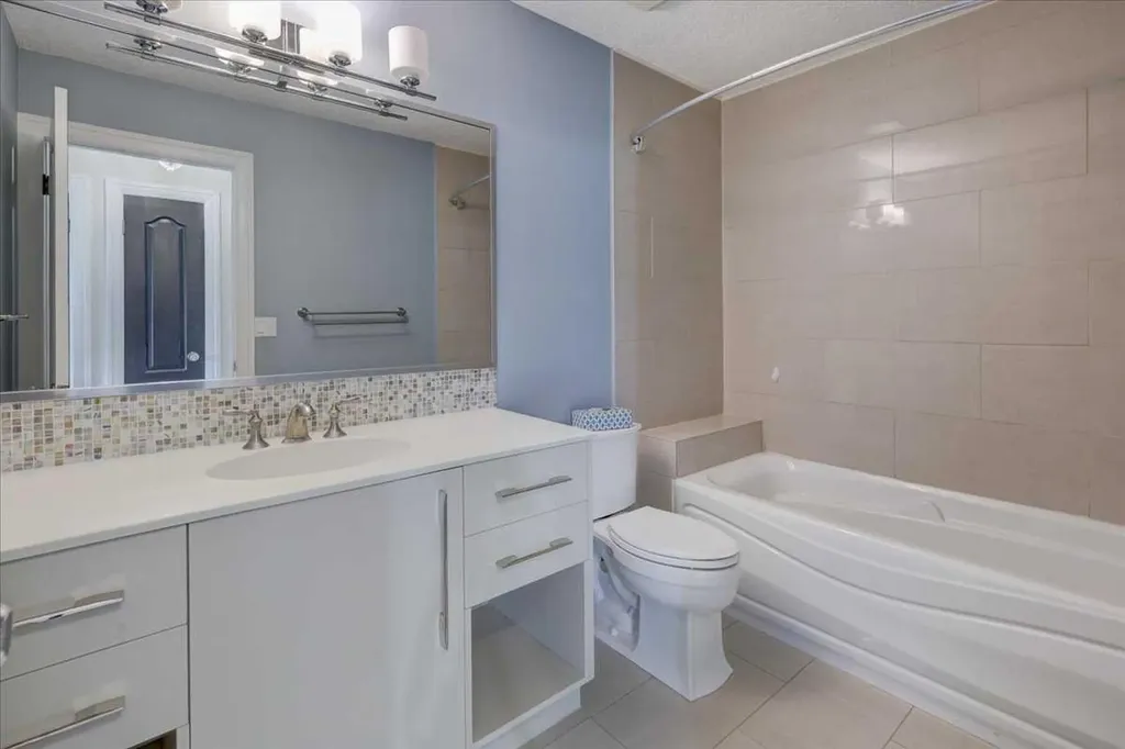 12 Signal Ridge Court SW Calgary AB T3H 3G1