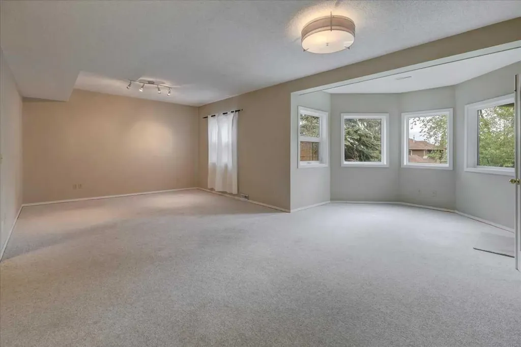 12 Signal Ridge Court SW Calgary AB T3H 3G1