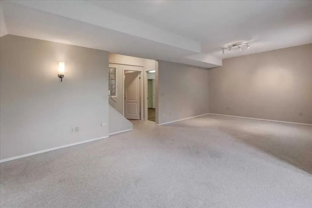 12 Signal Ridge Court SW Calgary AB T3H 3G1