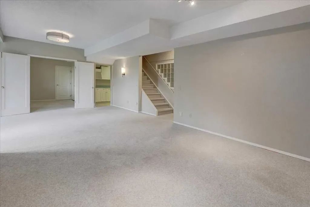 12 Signal Ridge Court SW Calgary AB T3H 3G1