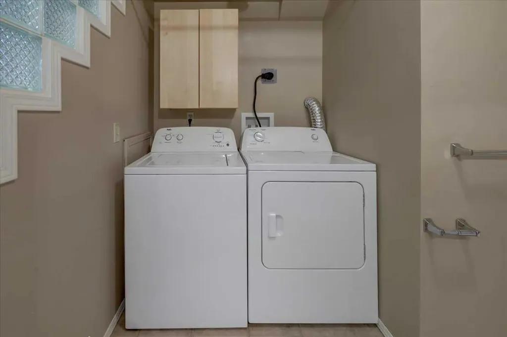 12 Signal Ridge Court SW Calgary AB T3H 3G1