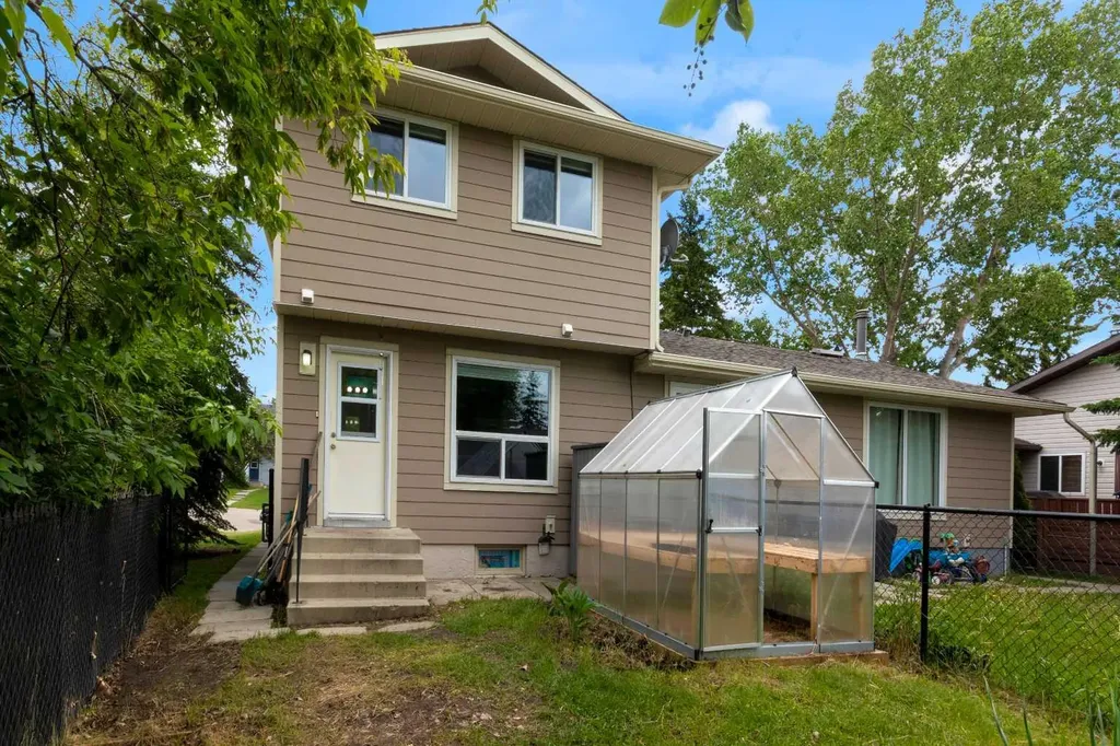 224 Summerwood Place Airdrie AB T4B 1V9