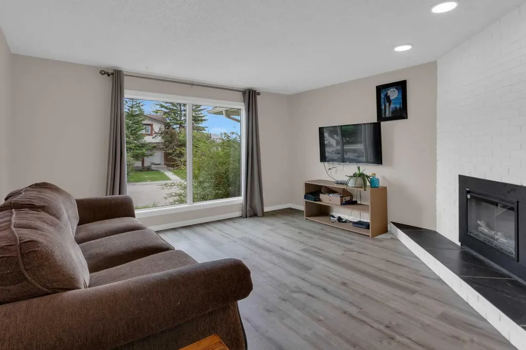 224 Summerwood Place Airdrie AB T4B 1V9
