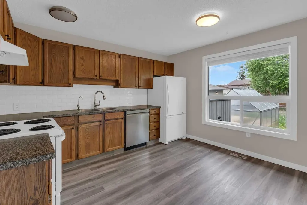 224 Summerwood Place Airdrie AB T4B 1V9
